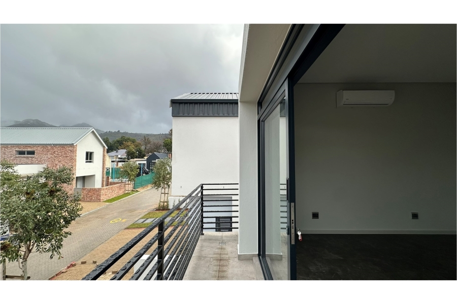 To Let 3 Bedroom Property for Rent in Lemoenkloof Western Cape